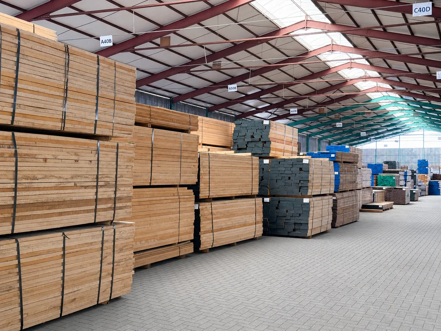 Vaste assortiment de feuillus dans l'entrepôt de CIB Wood à Westmalle